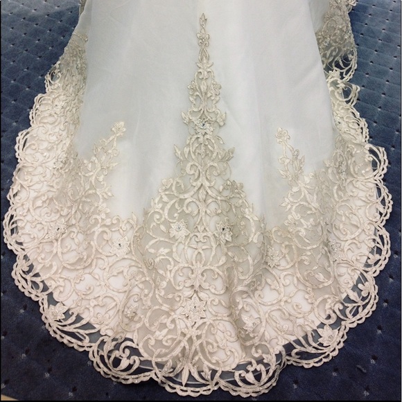 Alfred Angelo Saphire Collection Wedding Dress - Picture 6 of 7